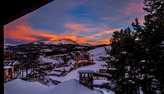 SkiWatch - Only ski down to lifts and back to the door condominium on peak 8