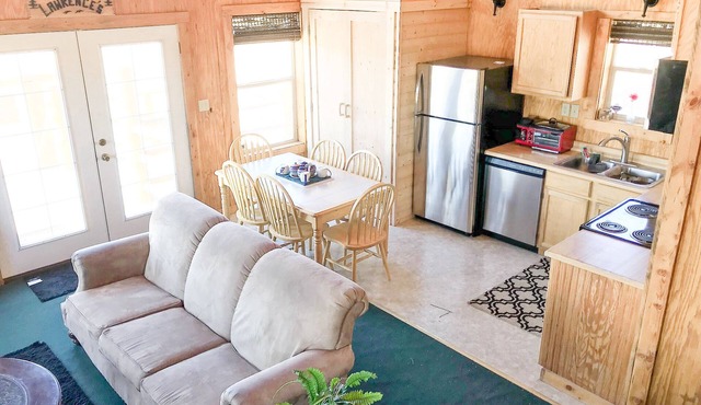 Sleeps 10 Discover serenity in our 3-bedroom cabin near Duchesne