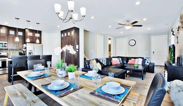 Sleeps 48 Townies | Pool/Spa | Garage | Downtown Location | Entrada 424/428/432