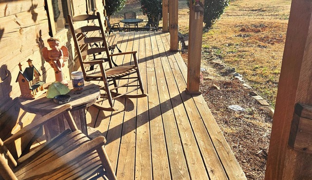 Sleepy Meadows a Quiet 3 bedroom cabin retreat in the foothills of Rutherfordton