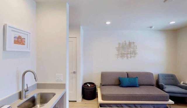 Slot Canyon Unit B, Walking distance to Main St