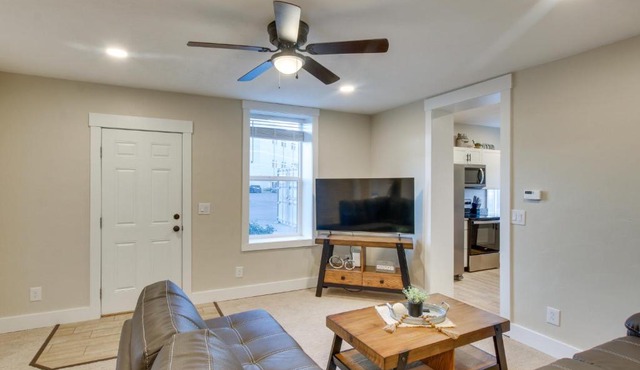 Smart TV + Central A/C! Stylish Logan Retreat