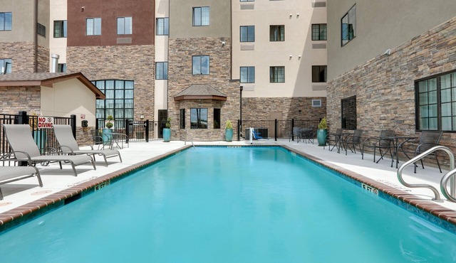 Spacious 2BR Suite w/Free Breakfast + Pool in Schertz