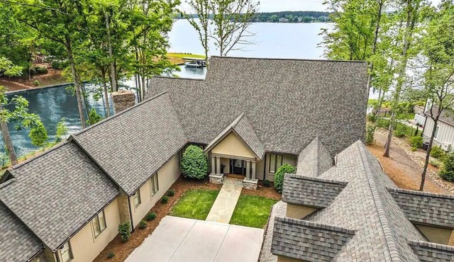 Spacious 6-bedroom estate on beautiful Lake Oconee in Eatonton, GA