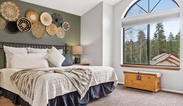 Spacious Breckenridge Home*2 Family Rooms*Hot Tub!