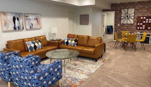 Spacious Family Home, Pet-Friendly, Close to Everything!