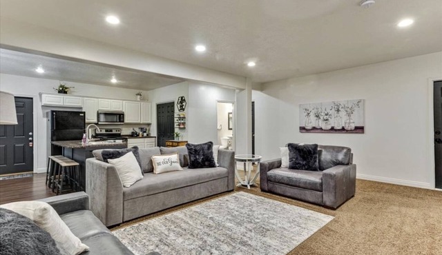 Spacious Hillside Haven | Massage | Patio