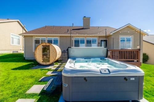 Spacious Retreat - Game Room, Theatre, Sauna, BBQ