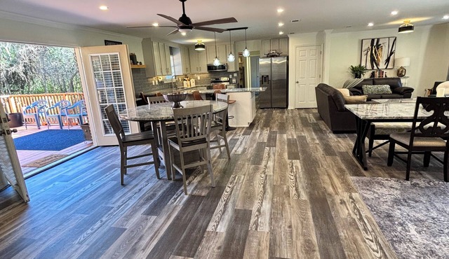 Sprawling retreat perfect getaway near beach kid friendly in Daphne