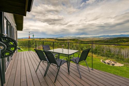 Steamboat Springs Apt w/Views, 15 Mi to Skiing!