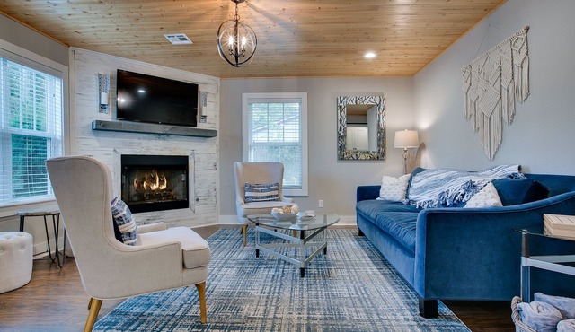 Steps to Trails - Bentonville Home Near Square & Museums