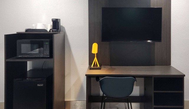 Studio 6 Suites San Ysidro, CA -San Diego South Bay