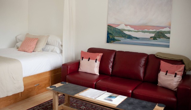 Studio Apartment in Eastsound, the Heart of Orcas Island - Chinook #2 in Eastsound