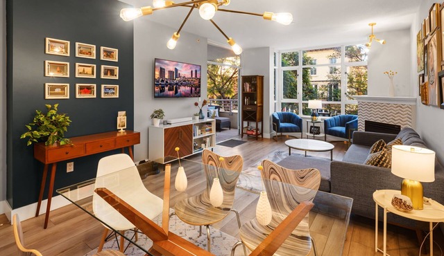 Stylish Downtown Retreat - Pool & Parking