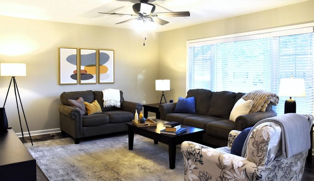Stylish Modern Ranch in Newark - Chef’s Kitchen, Fiber WiFi, Pet-Friendly! in Newark