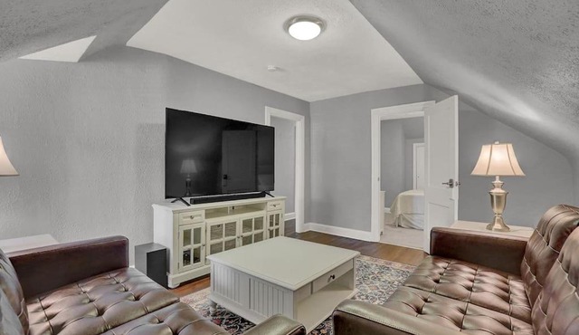 Suites on Seneca - Gorgeous One Bedroom Apartment