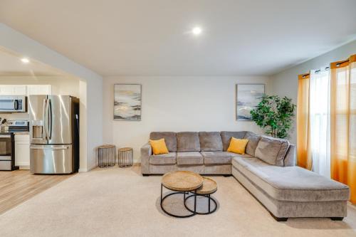 Sunlit Milford Townhome < 2 Mi to Riverwalk! in Milford