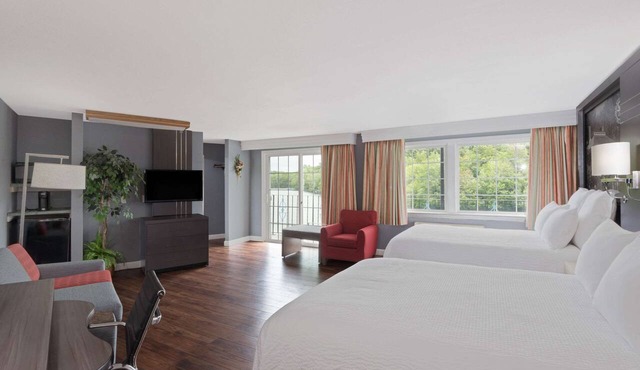 Super 8 by Wyndham Sturbridge in Sturbridge