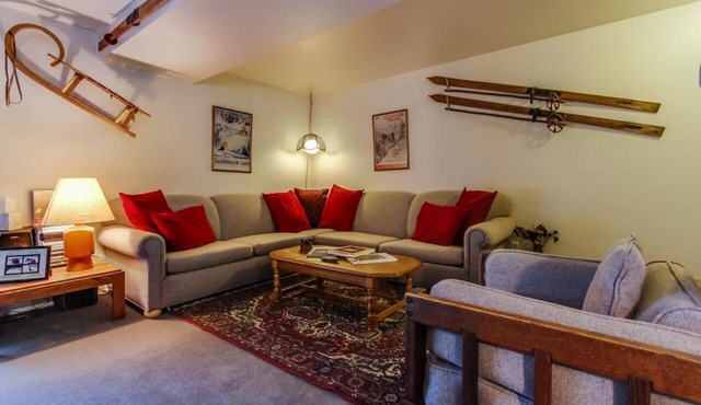 Superb 2-bedroom house with AC in Cottonwood Heights 15 minutes to Alta Snowbird