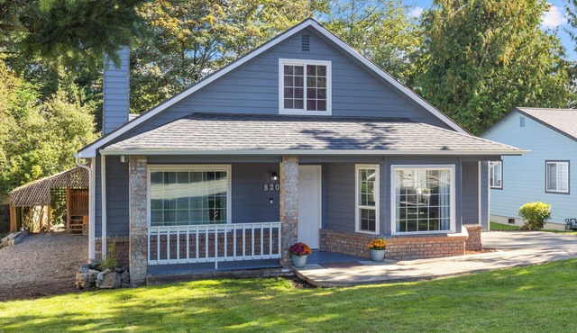 The Blue Haven Getaway, with window AC units in the summer. in Mount Vernon