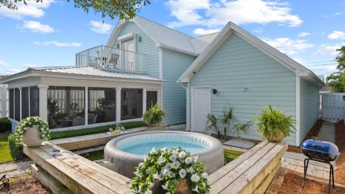 The Coastal Cottage by AvantStay