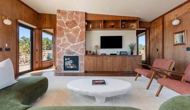 The Moki House (with hot tub)