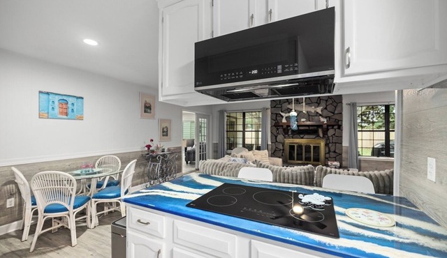 The Old Post House | Sleeps 12 | Destin Bay Bridge in Niceville