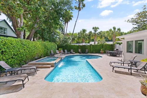 The Southern Whippoorwill - 4226 Fifth Street in Saint Simons Island