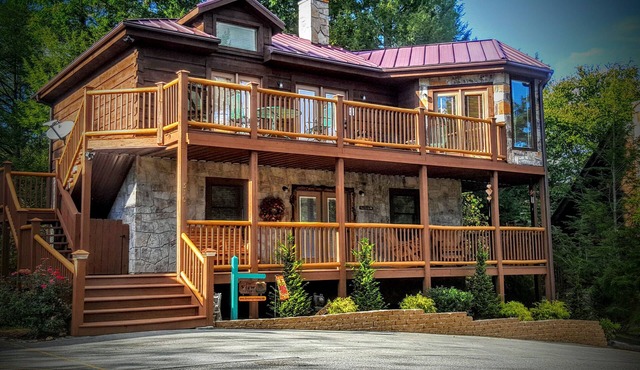 “THE VIEW” ELEGANT, Gorgeous Views,Pool,Pet Friendly,King beds VRBO DISCOUNTS