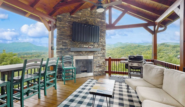 Theater + Arcade! 'Tri-Star Lodge' in Gatlinburg in Gatlinburg