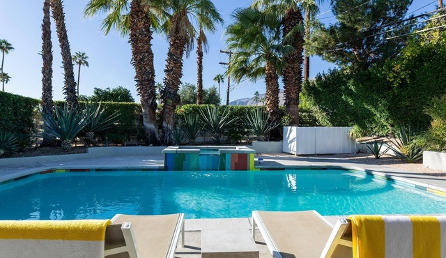 This Artful Home. Pool, Hottub, Firepit, Mountain Views. in Palm Springs