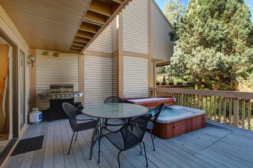 Three-story townhome with private hot tub gas fireplace decks