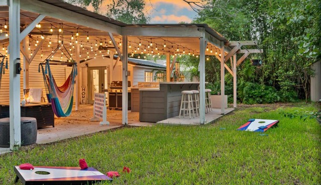 Tiny home w outdoor kitchen & free Wi Fi in Orlando