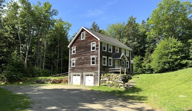 Total Privacy on 5 acres with Hot Tub, A/C, stream