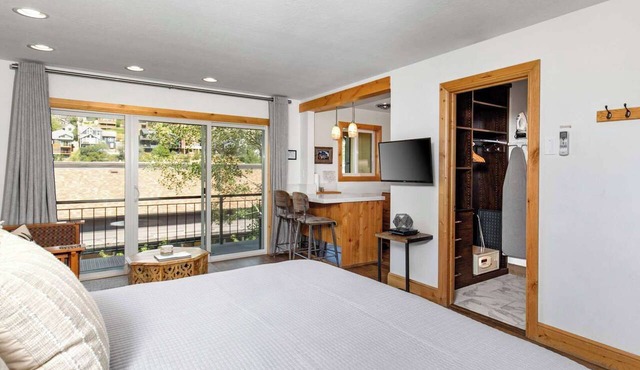 Treasure Mountain Inn - Junior Suite #42 - Cleaning fees included!