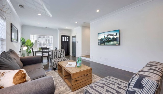 Two Elegant Townhomes - Perfect for Large Groups
