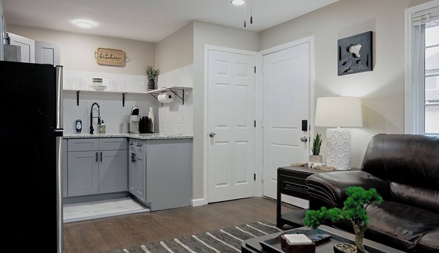 Unit A. Quaint 1-bedroom Downtown GSO Apartment in Greensboro