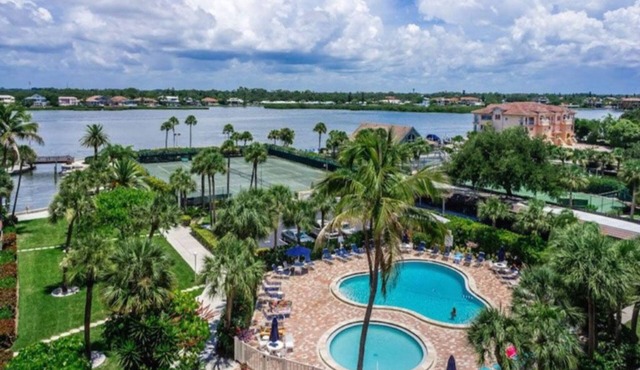 Updated Condo- Harbor Tower- 5 min walk to beach!