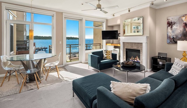 Upscale 2BR Steps to Pike Place Market & Seattle's only residence on the water