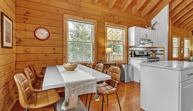 Vermont cabin near Sugarbush w/mountain views