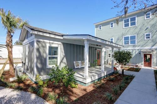 Village on The Bluff: Marsh Hen Den by Lucky Savannah