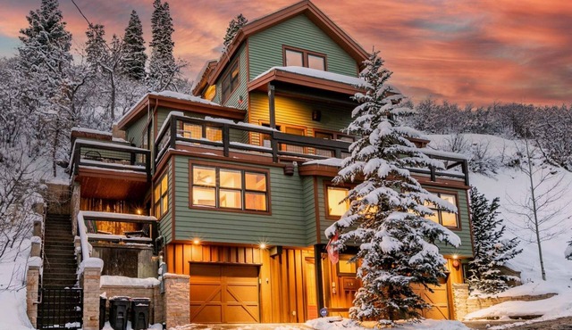 Walk to Main St | 5BR w/Elevator, Hot Tub & 4 Decks