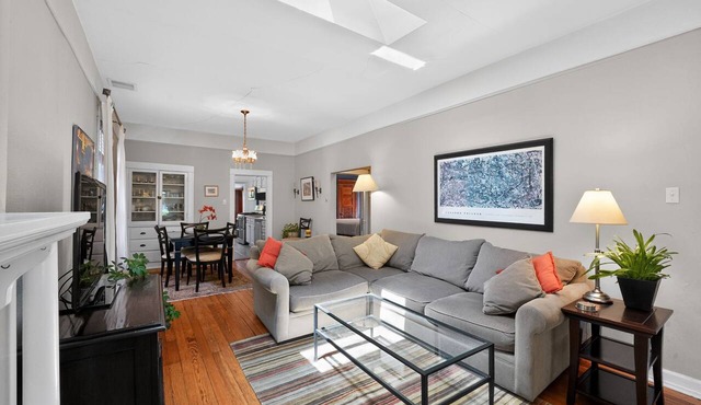 Walkable Pearl St Retreat | Near Shops & Park in Denver