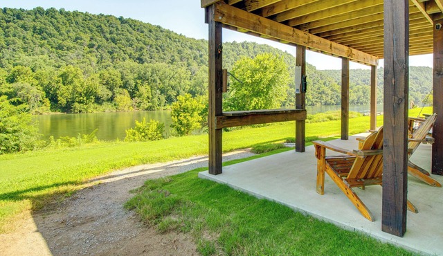Waterfront Cabin on White River w/Deck + Patio! in Mountain Home