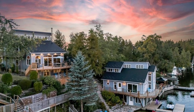 Waterfront Cottage w/Firepit, Boathouse, Canoes & Game Room in Kawartha Lakes