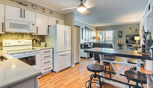 Waterfront Gem w/Balcony in Garden City in Murrells Inlet