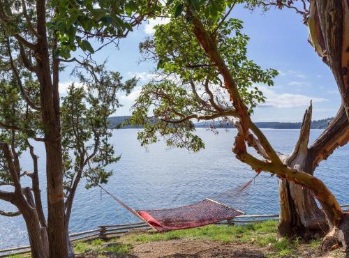 Waterfront Luxury, Chef's Kitchen & Sunset Views in Eastsound