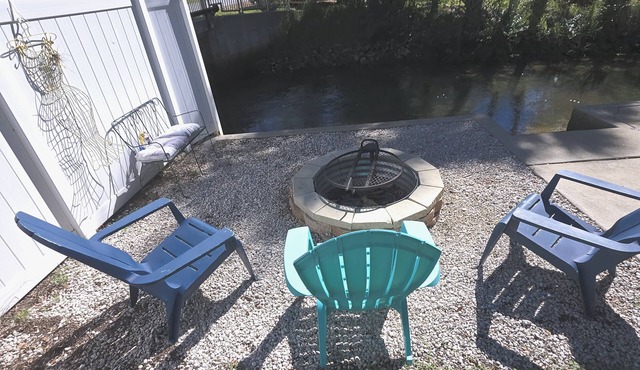 Weeki Wachee, Florida Entire Home on Natural Spring - 2 Bed 2 Bath