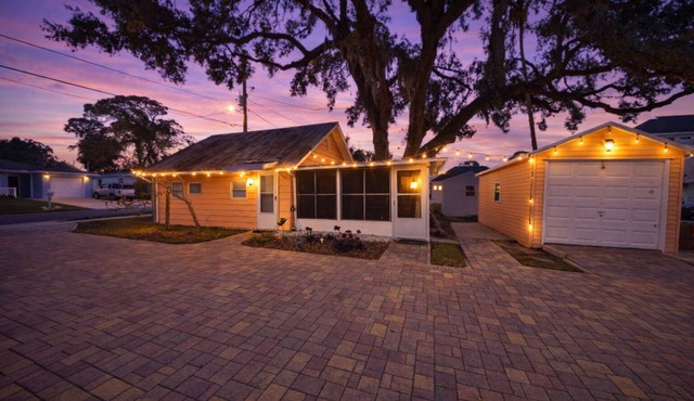 West Riverside Downtown Bungalow
