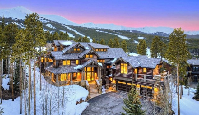 Wonderful Ski-In/Ski-Out Home w/Private Hot Tub, Shared Pool, Free WiFi, W/D